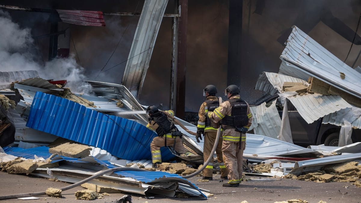 Russia bombs supermarket in Donbass - fighting in Kursk