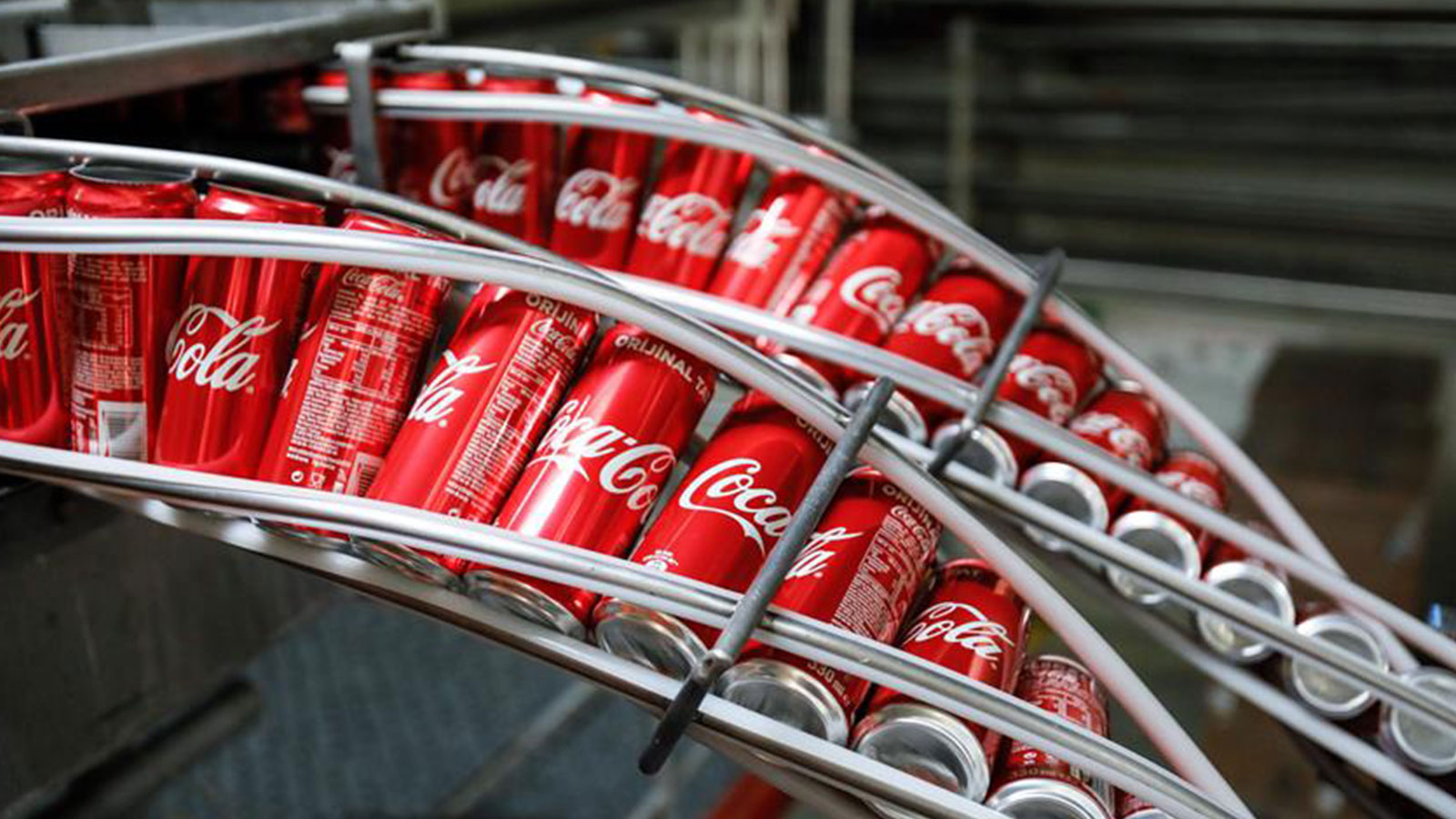 Coca Cola made a statement about Trump's tariffs: Plastic use may become widespread