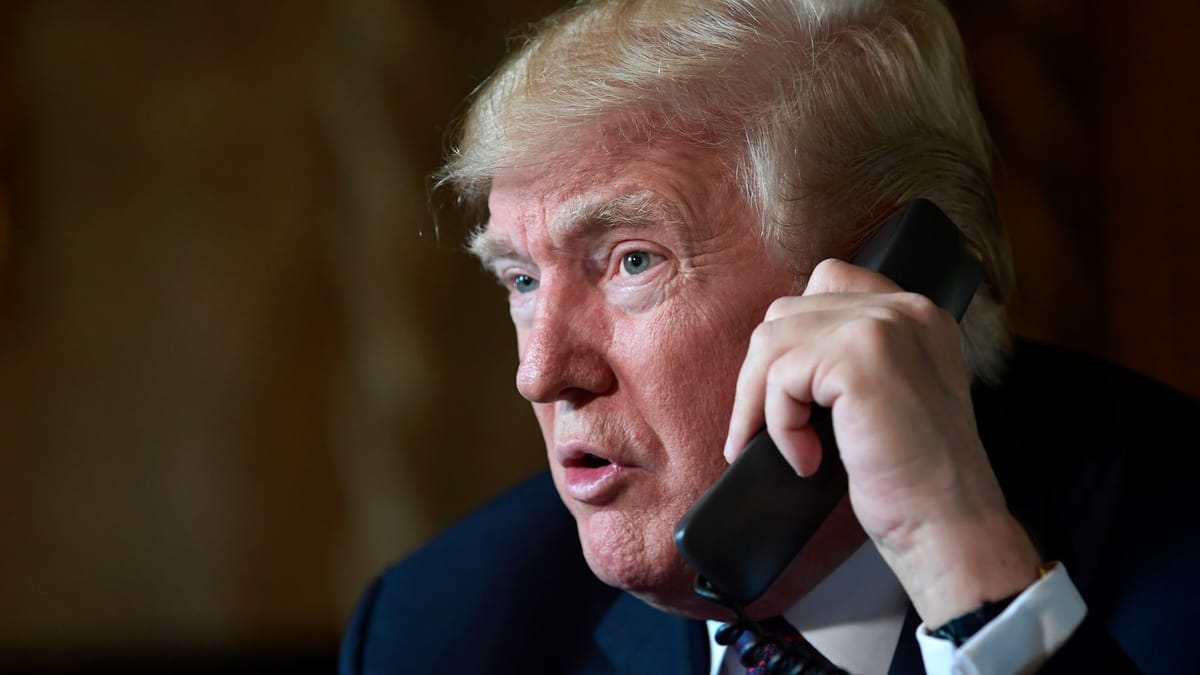 Donald Trump gives way to questions about the phone call with Vladimir Putin