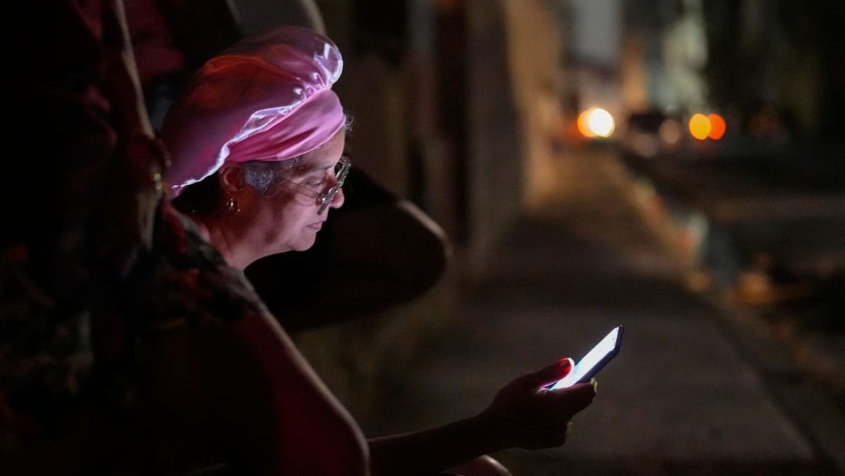 Power grid collapses completely - residents in the dark
