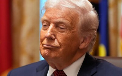 Trump strengthens US minister under pressure