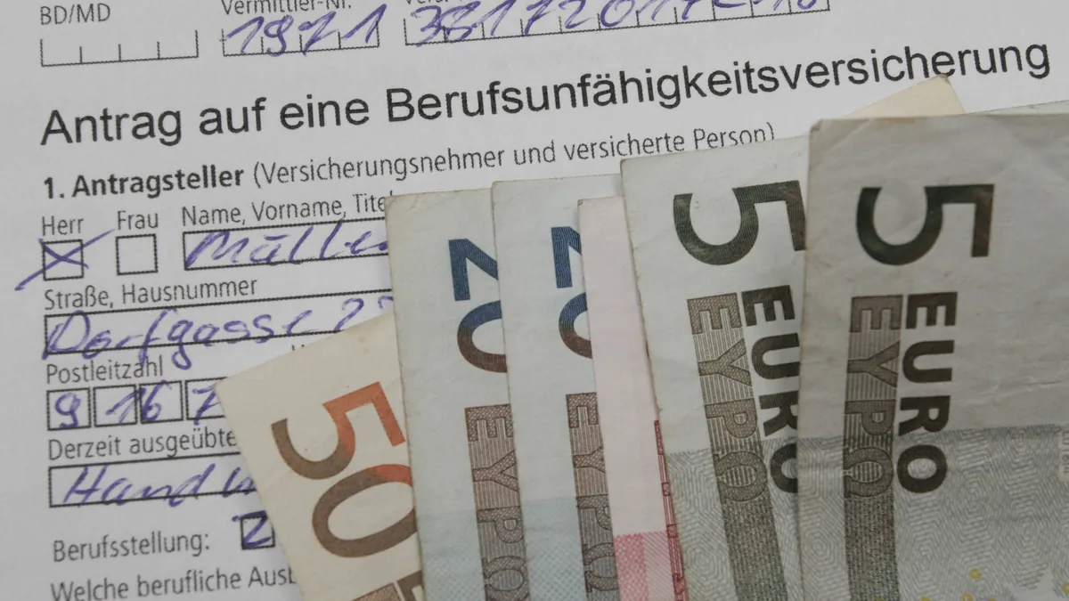 Beim Abschluss einer Berufsunfähigkeitsversicherung sollte nicht allein auf den Preis geachtet werden.