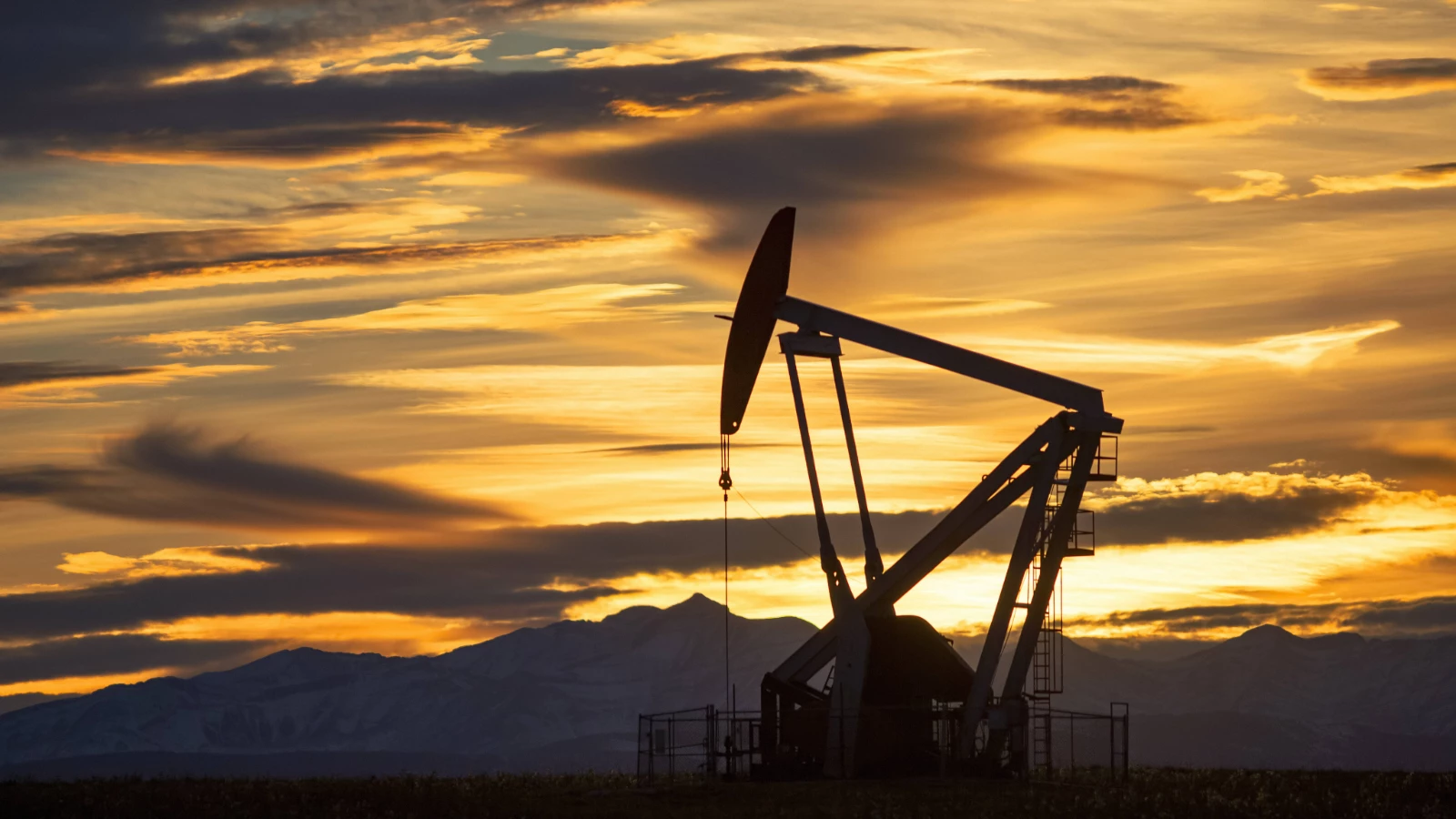 Suspicious $580 million transaction in oil market minutes before Trump's announcement