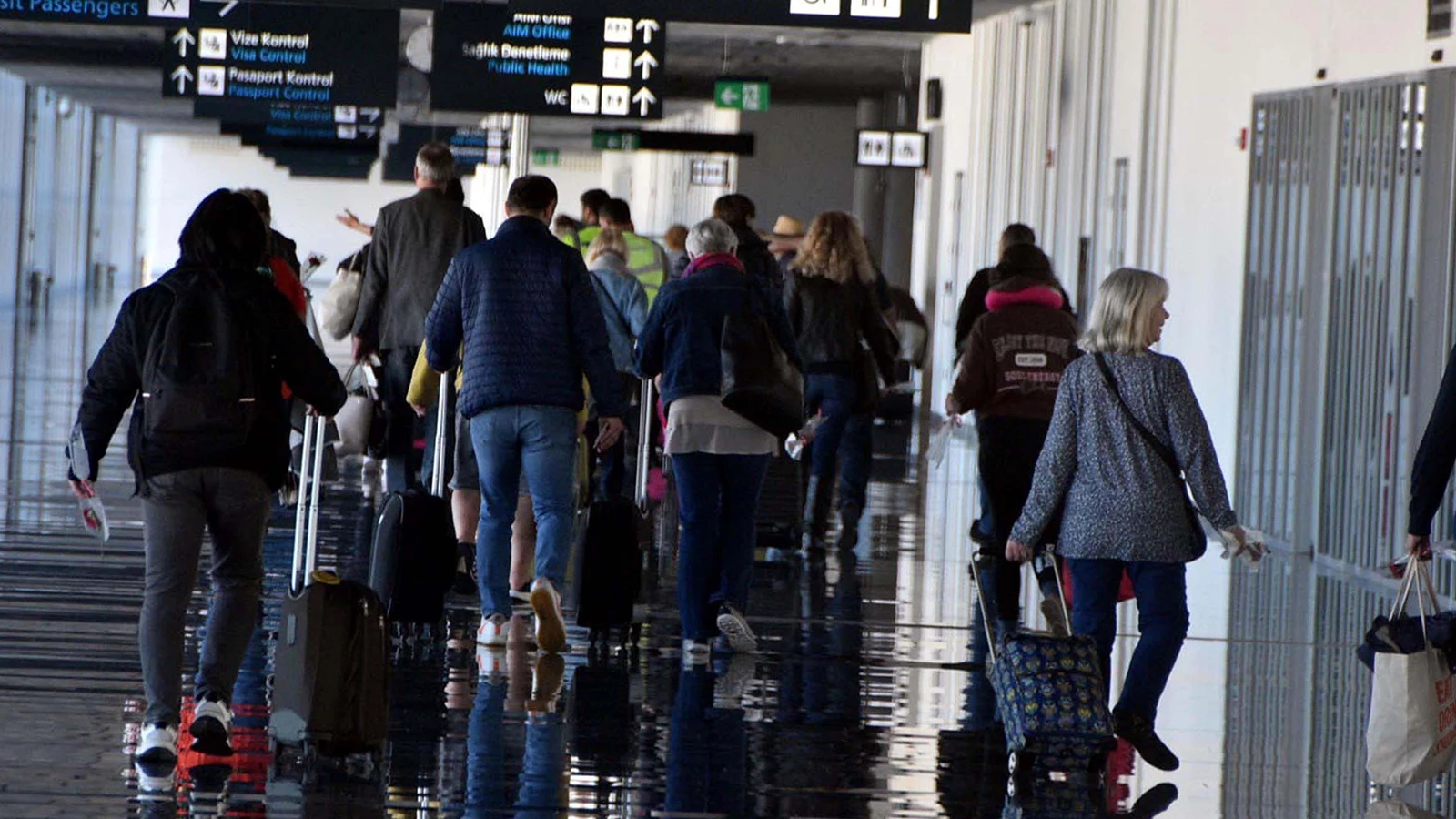 Holiday influx to the district; reservations exceeded 50 percent