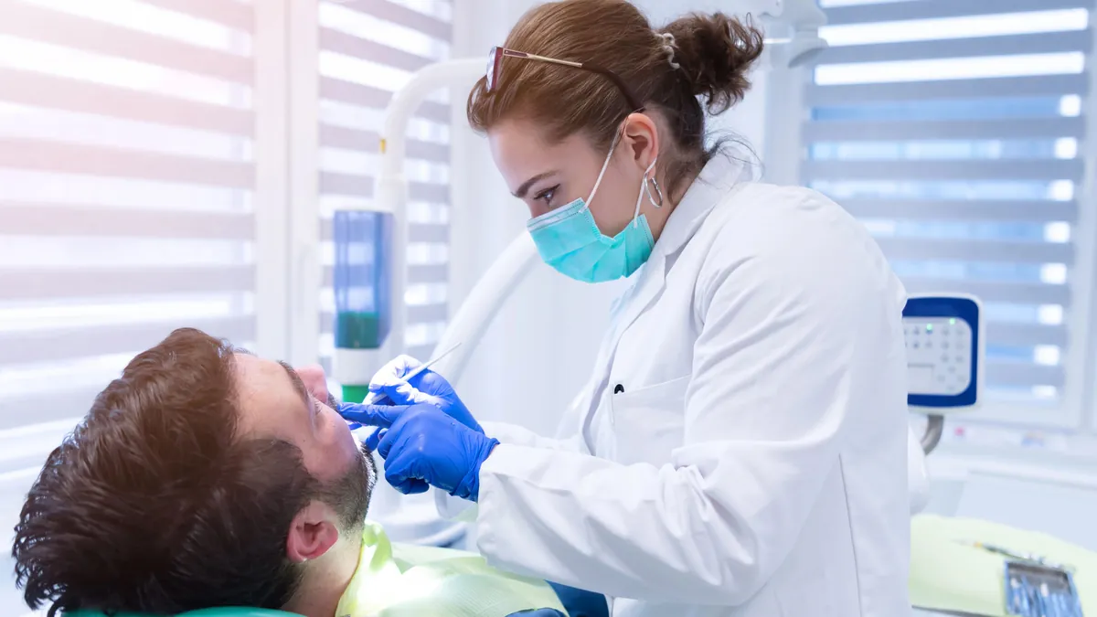 Die geringen Leistungen der Krankenkassen sind für viele Menschen Grund für eine private Zusatzversicherung.