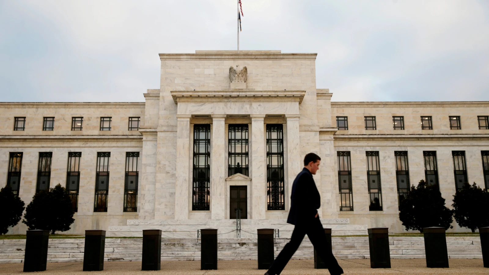 Central banks are preparing for April in the shadow of war
