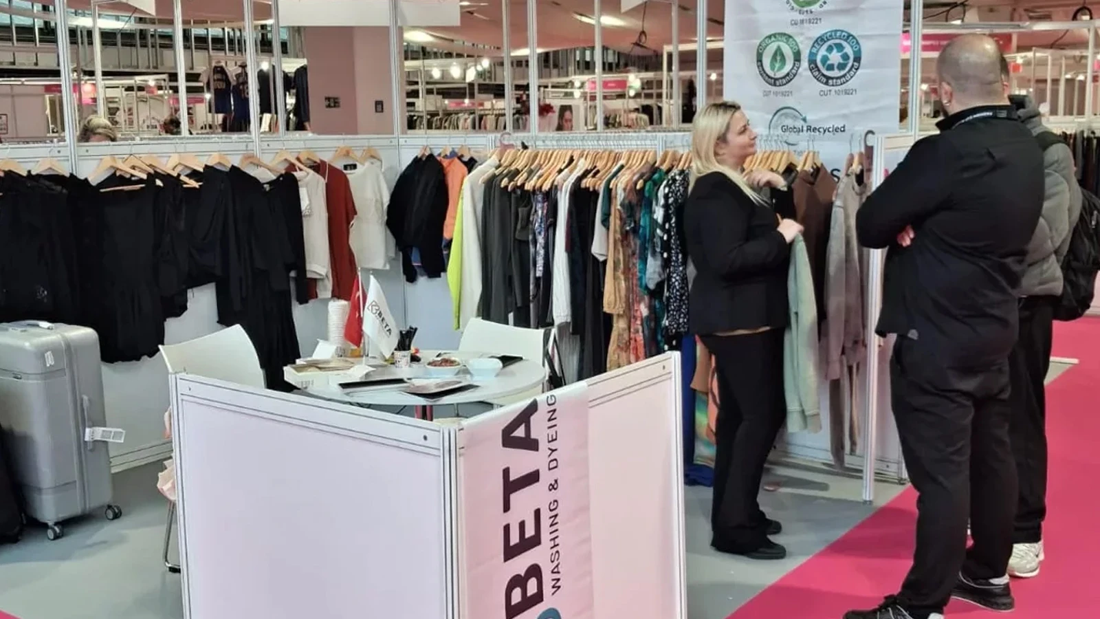 Fashion industry will expand to the USA and UK