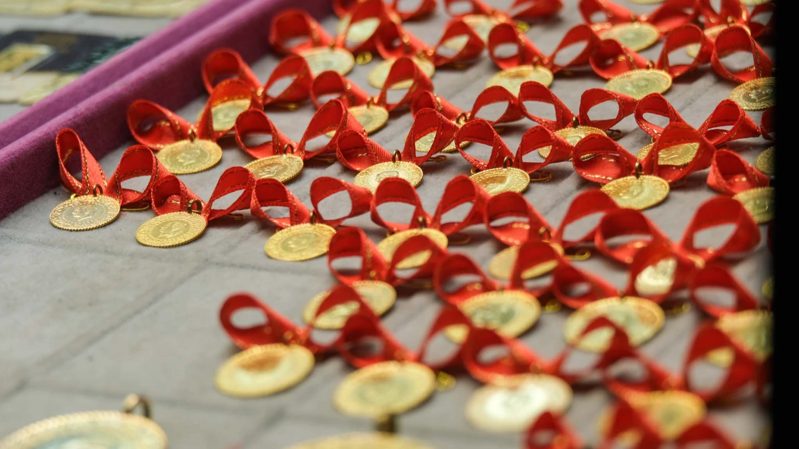 Latest situation in gold prices: How much is gram and quarter gold?