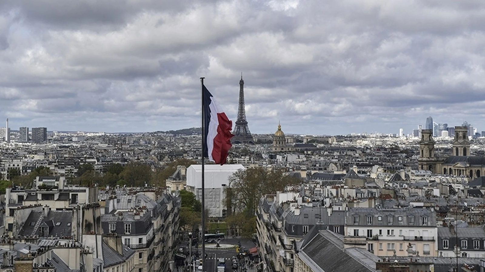 France's economy shrank