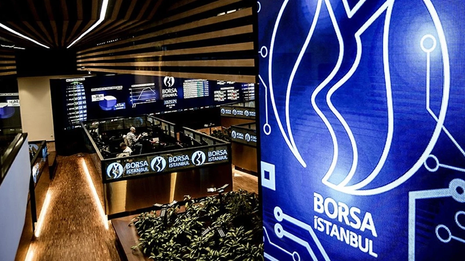 Pre-holiday activity in the stock market! IT and banking stocks made investors happy