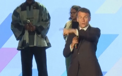 Suddenly Emmanuel Macron stands up and interrupts the event