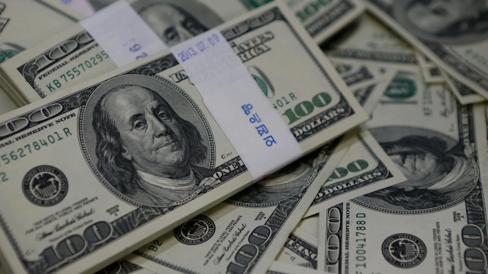 Net foreign exchange deficit of companies outside the financial sector increased in April