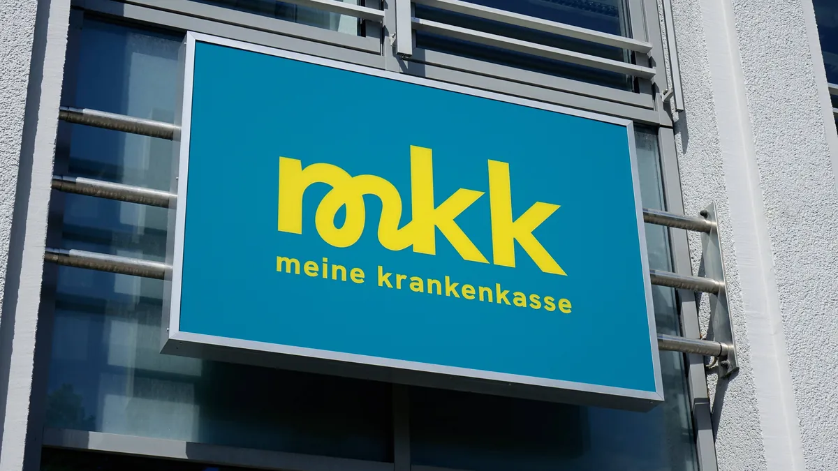 Schild der mkk: Die Krankenkasse fusioniert mit der Pfalz BKK.