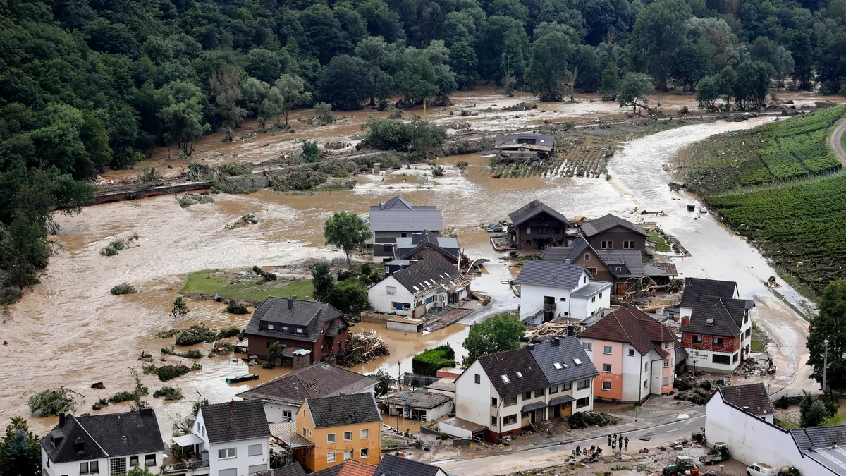 Verwüstungen im Ahrtal (Archivbild): Der Bund der Versicherten will besseren Schutz für Hausbesitzer