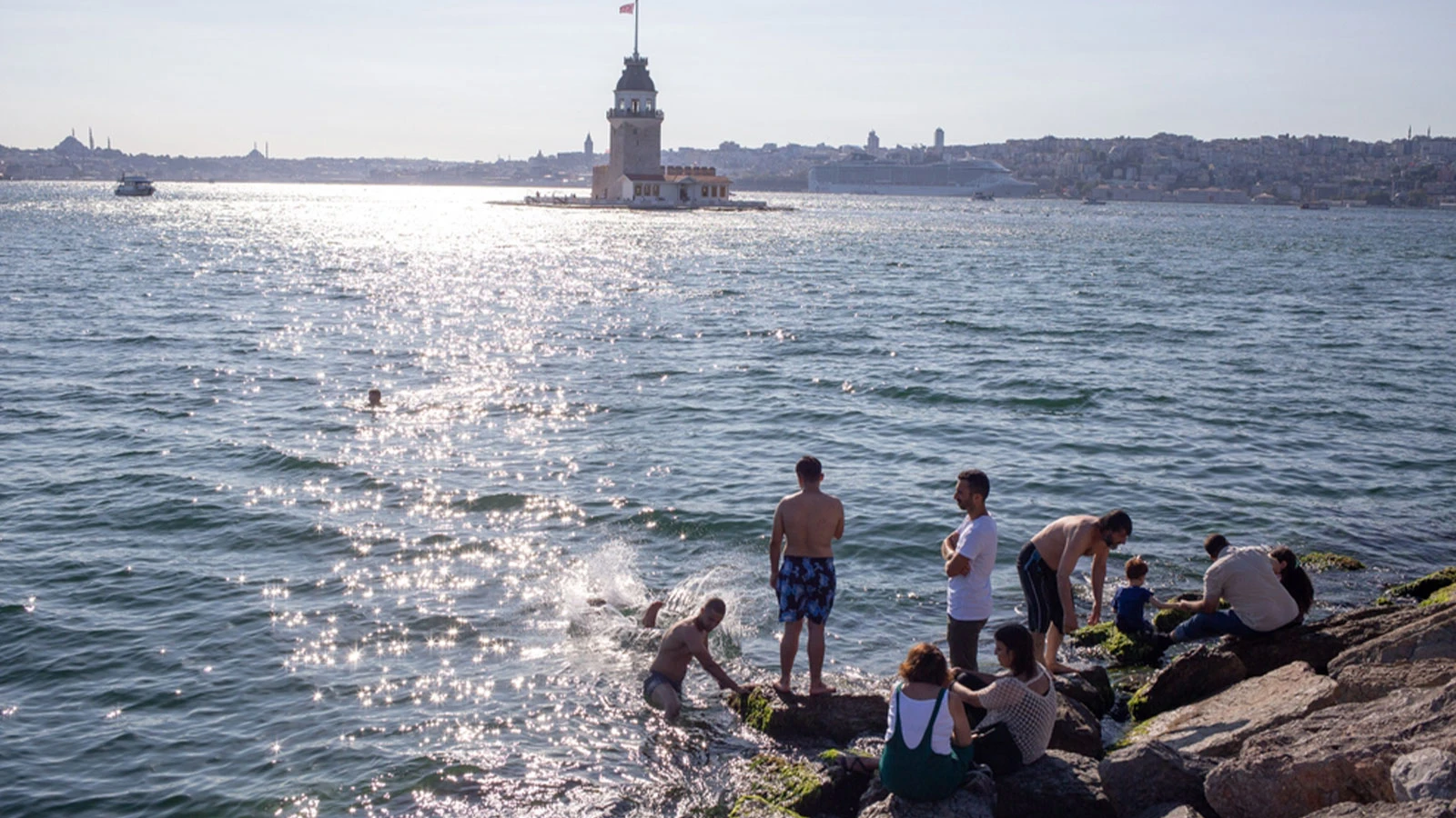 The climate crisis leaves us sleepless, we lose 7 nights every year