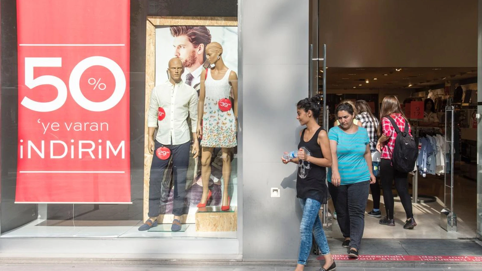 Close attention to confusing 'discount' ads