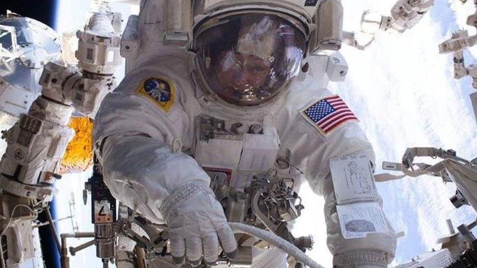 NASA is looking for volunteer astronauts