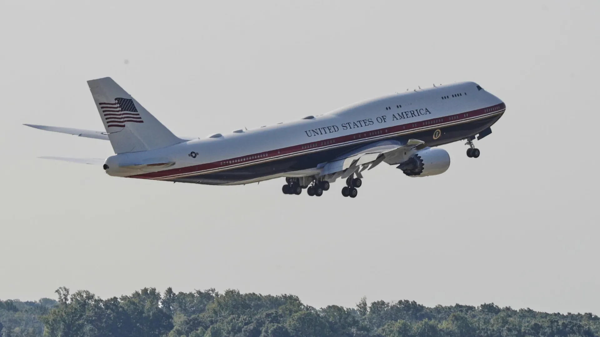 Air Force One: The aircraft is a Boeing 747 model.