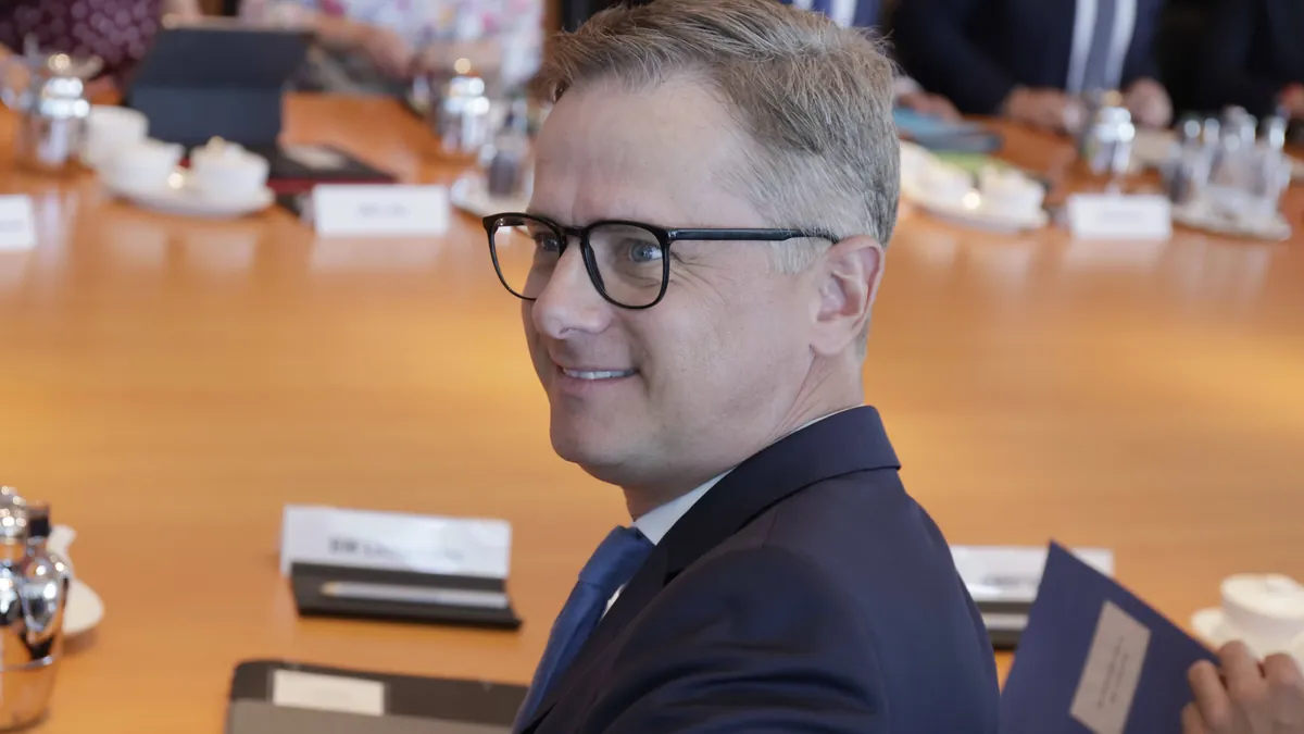 Carsten Linnemann: Der neue Gesundheitsminister steht im Rabattstreit der Apotheken unter Handlungsdruck.