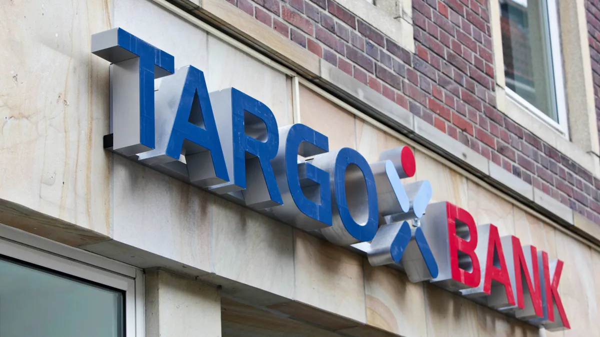 Targobank-Filiale: Die einstige Targo Versicherung, die zuletzt als Neue Hildener Versicherung AG firmierte, wird mit der Lifestyle Protection verschmolzen.