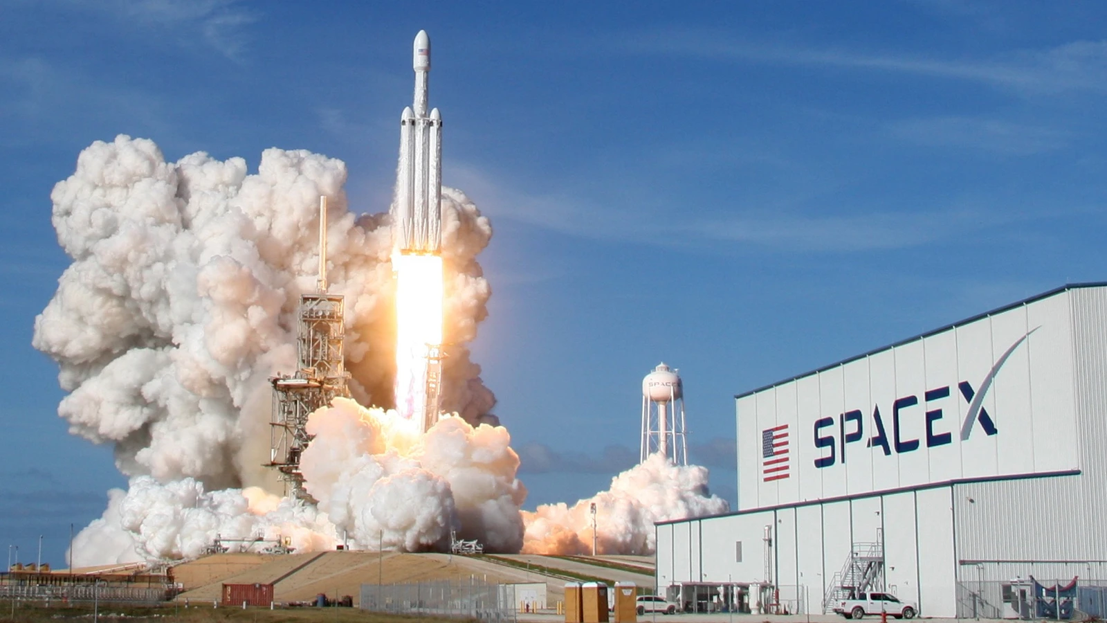 SpaceX postpones plan to catch rocket in mid-air