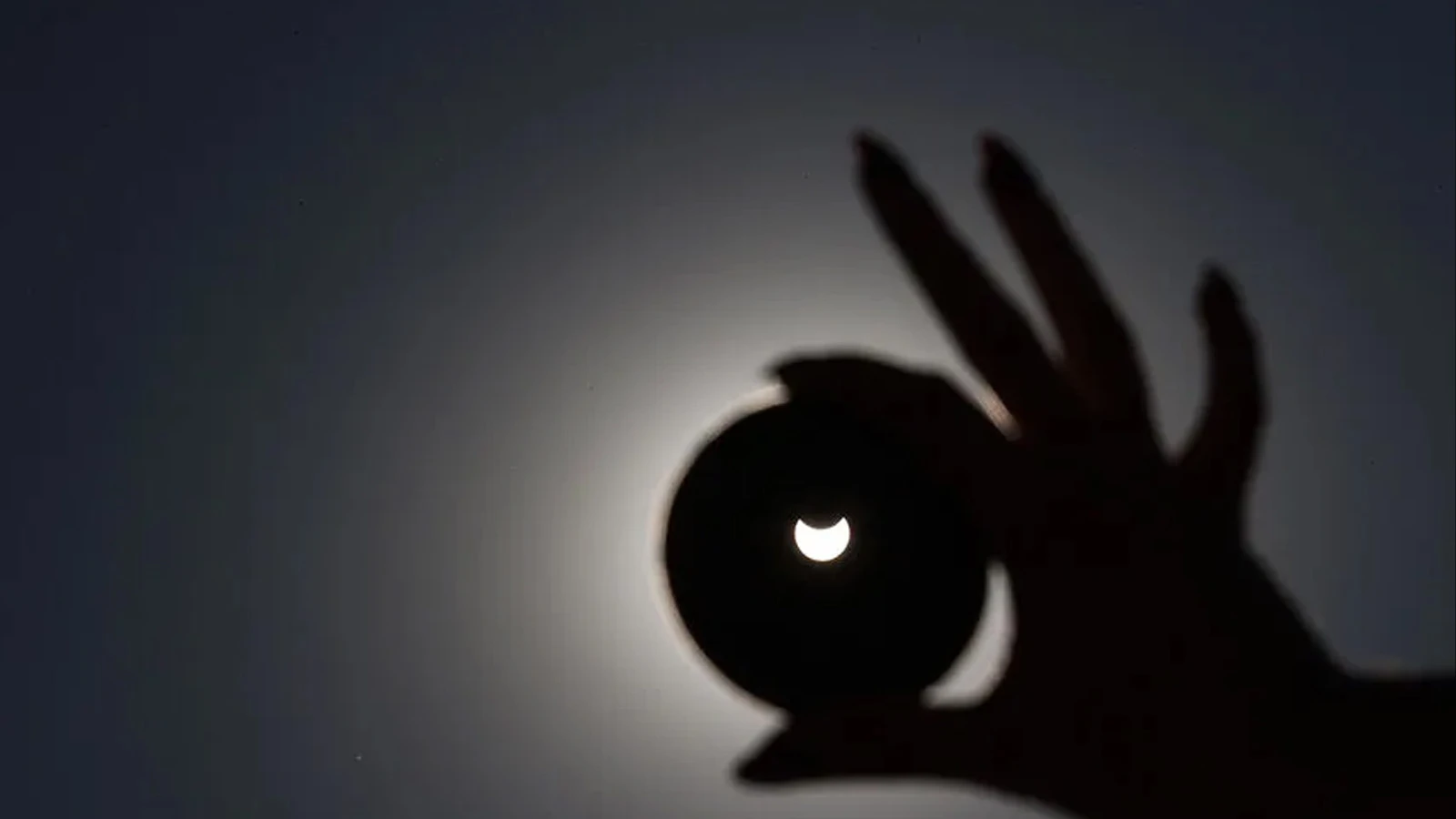 The eclipse of the century will happen: Day will turn into night for exactly 6 minutes!