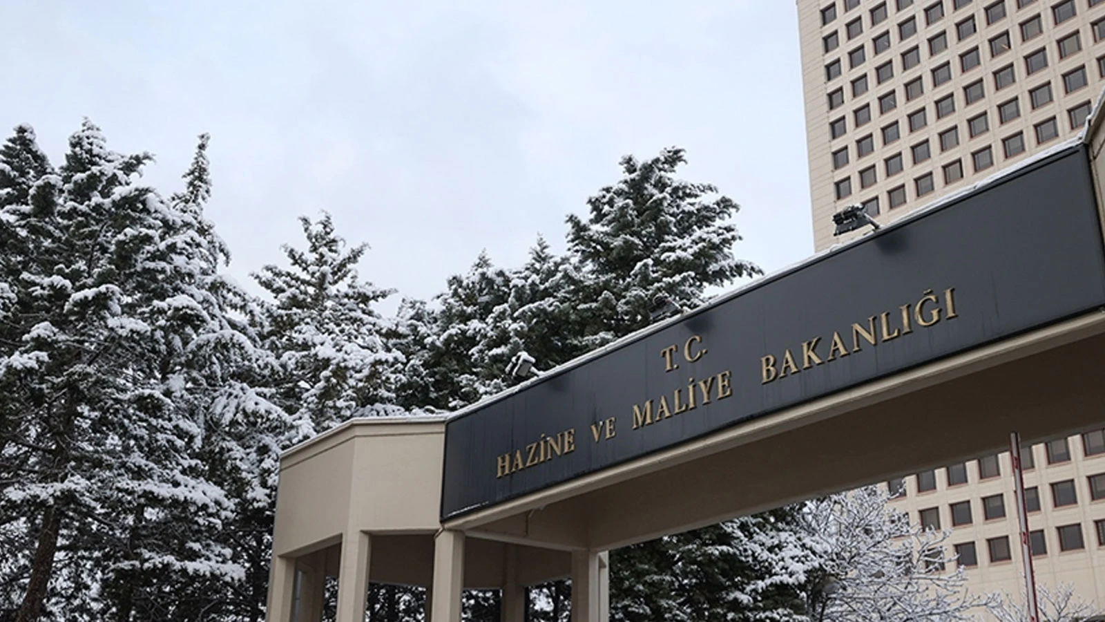 Treasury borrowed 72 billion TL