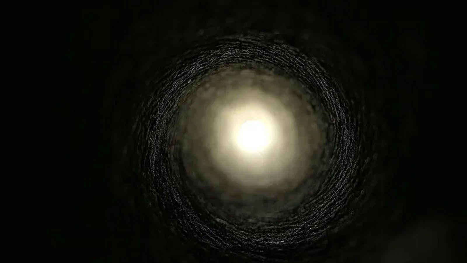 Water found right next to the black hole