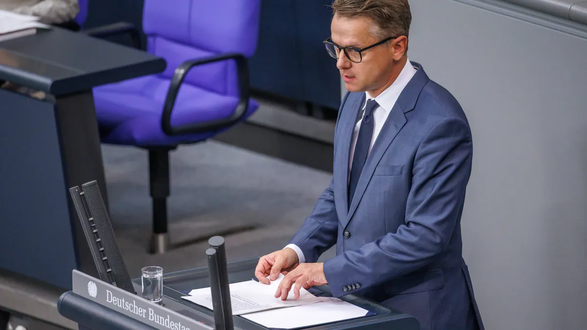 Carsten Linnemann: Der Gesundheitsminister will sich für gleiche Wettbewerbsbedingungen zwischen Versand- und stationären Apotheken einsetzen.