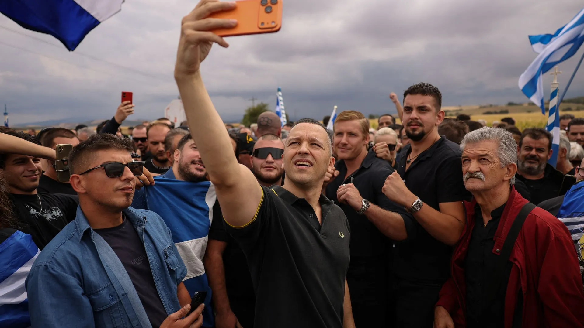 Numerous followers and supporters celebrated the dismissal of the right-wing extremist. Numerous followers and supporters celebrated the dismissal of the right-wing extremist.