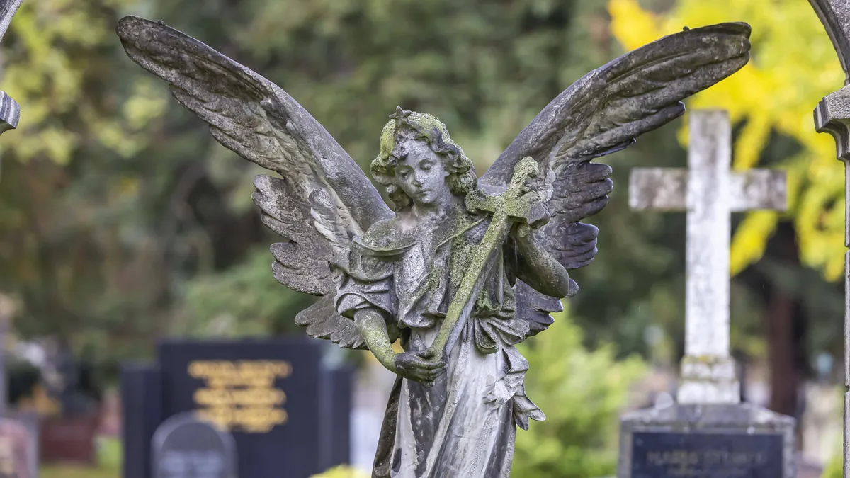 Pragfriedhof Stuttgart (Symbolbild): Seit Jahrhunderten sichern sich Menschen über Sterbekassen gegen hohe Beerdigungskosten ab.