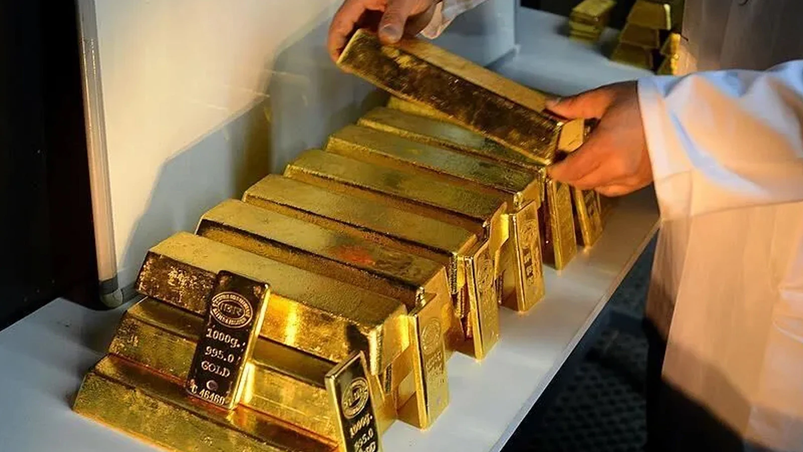Huge prediction after 3 weeks of decline in gold