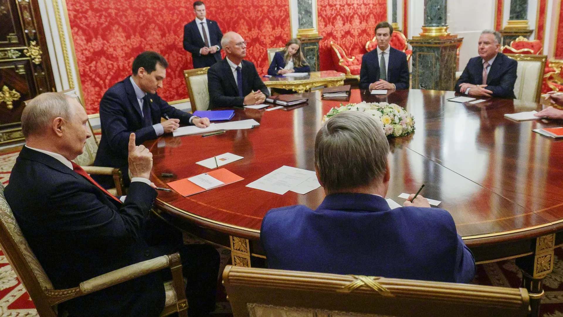 Ukraine war: Putin begins talks with US negotiators Ukraine war: Putin begins talks with US negotiators