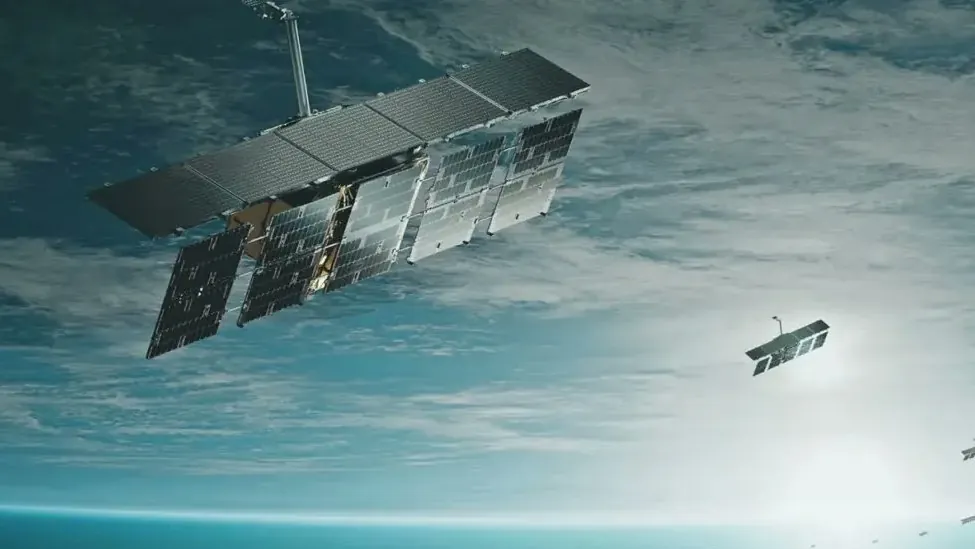 Illustration of Iceye satellites in orbit: "Violation of long-established safety standards in low Earth orbit".