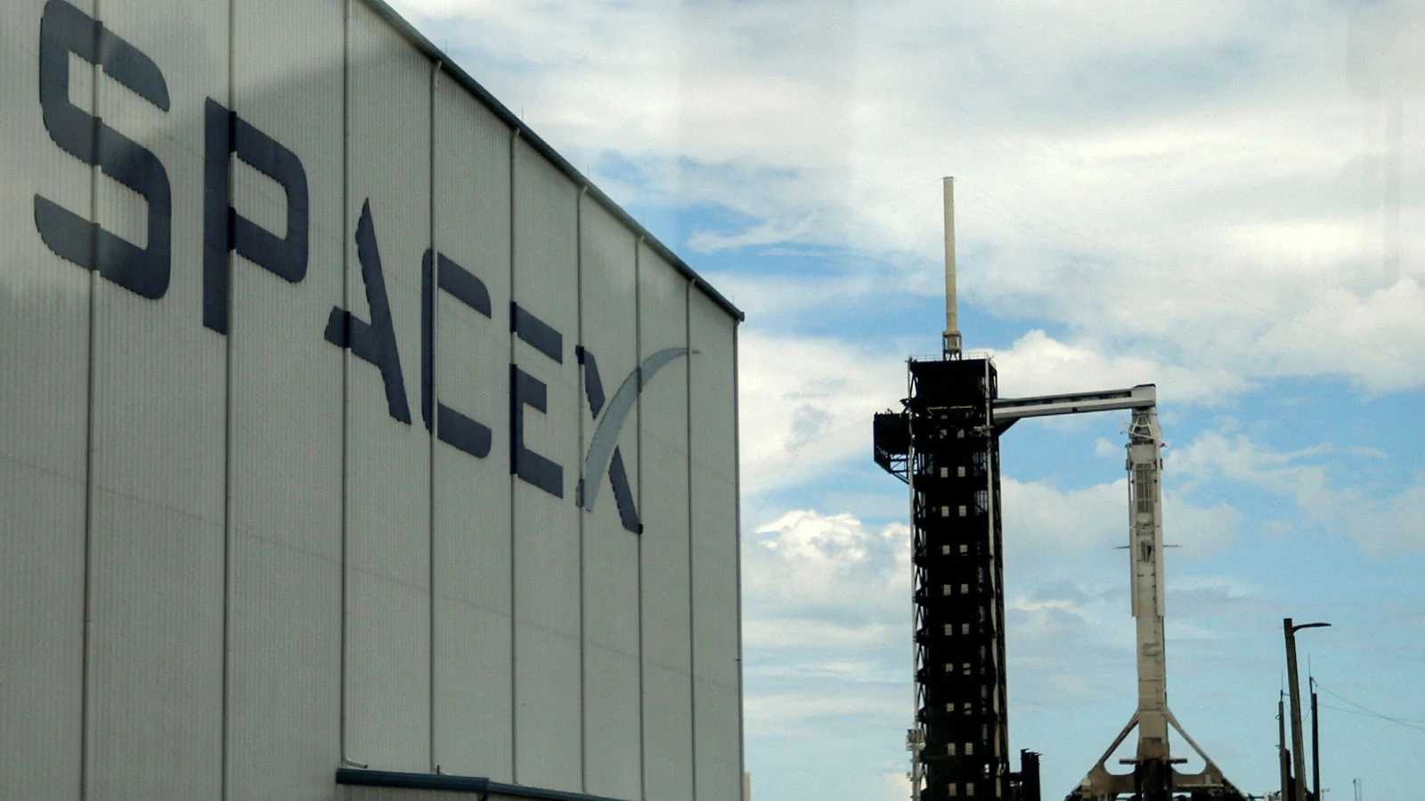 SpaceX is turning Starlink into a mobile operator